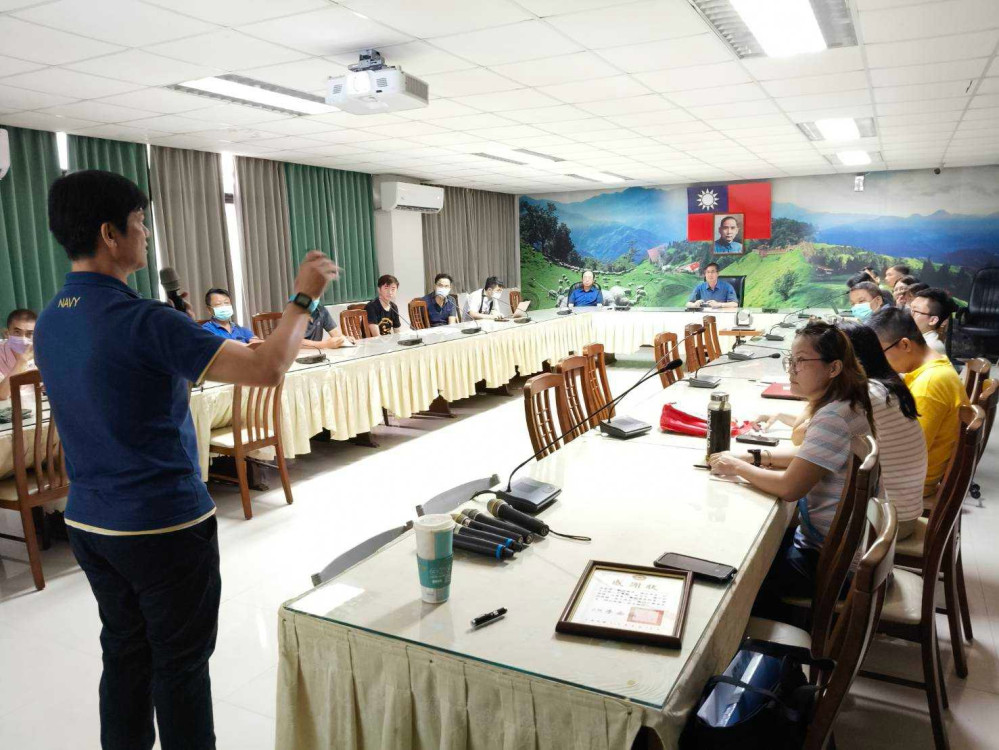 提升數位應用能力×智慧新生活 屏東榮家辦AI生活與實戰課程