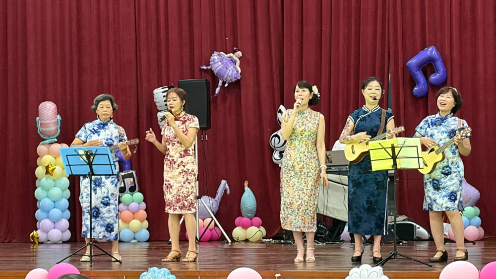 空軍藝工大隊秋節敬老義演傳愛
