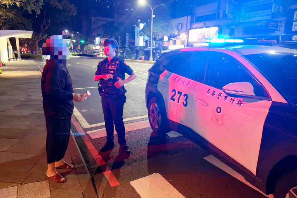 守護長者安全　竹市埔頂警暖心護送深夜迷路長者平安返家團圓