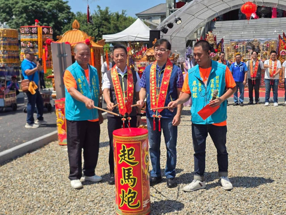 鶯歌玄受宮舉辦遶境大典　民政局長林耀長參拜祈福