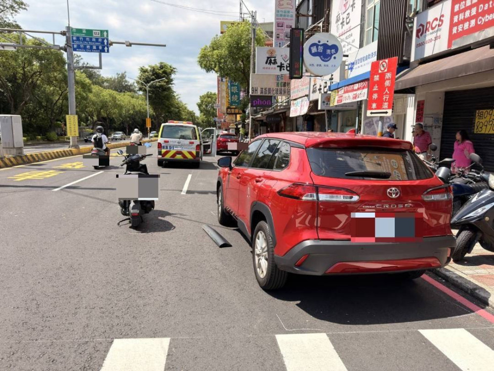 停車開關車門，務必小心「開門殺」！　竹市警提醒開門不慎恐挨罰