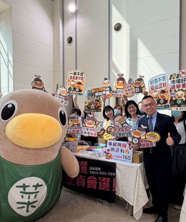 南檢結合馨生市集推反賄選宣導　菜奇鴨、夜奇鴨萌力助陣