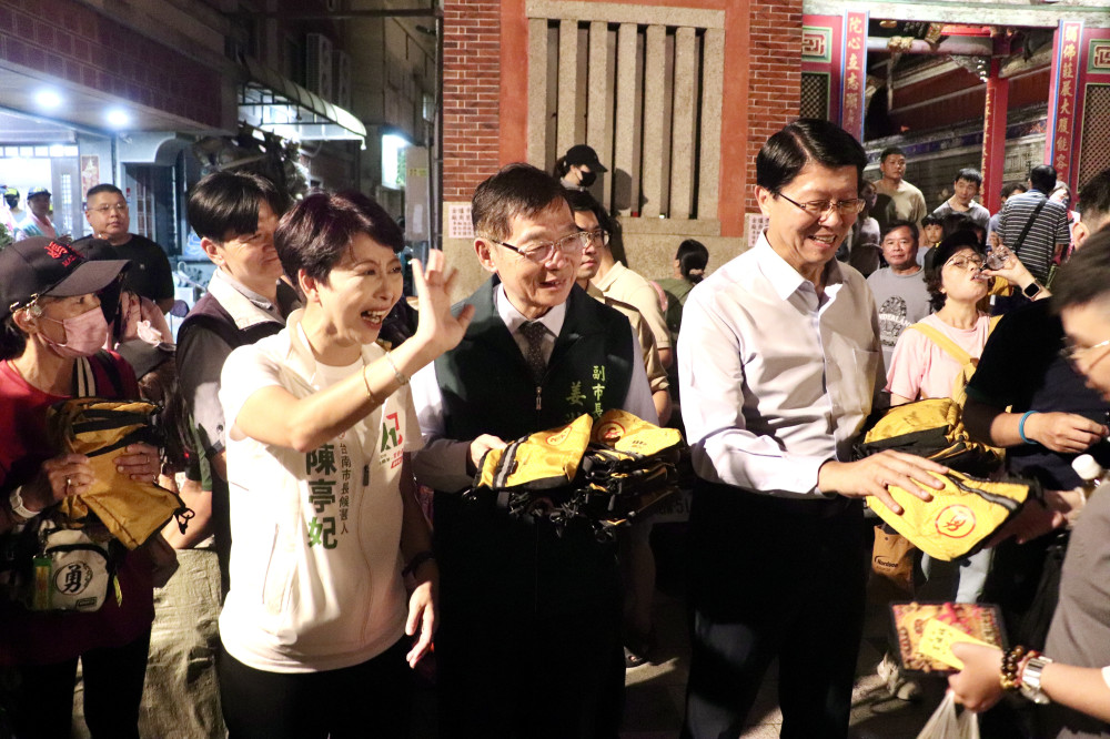 府城雙媽會熱鬧登場！陳亭妃、謝龍介同台送媽祖勇包　信仰不分藍綠