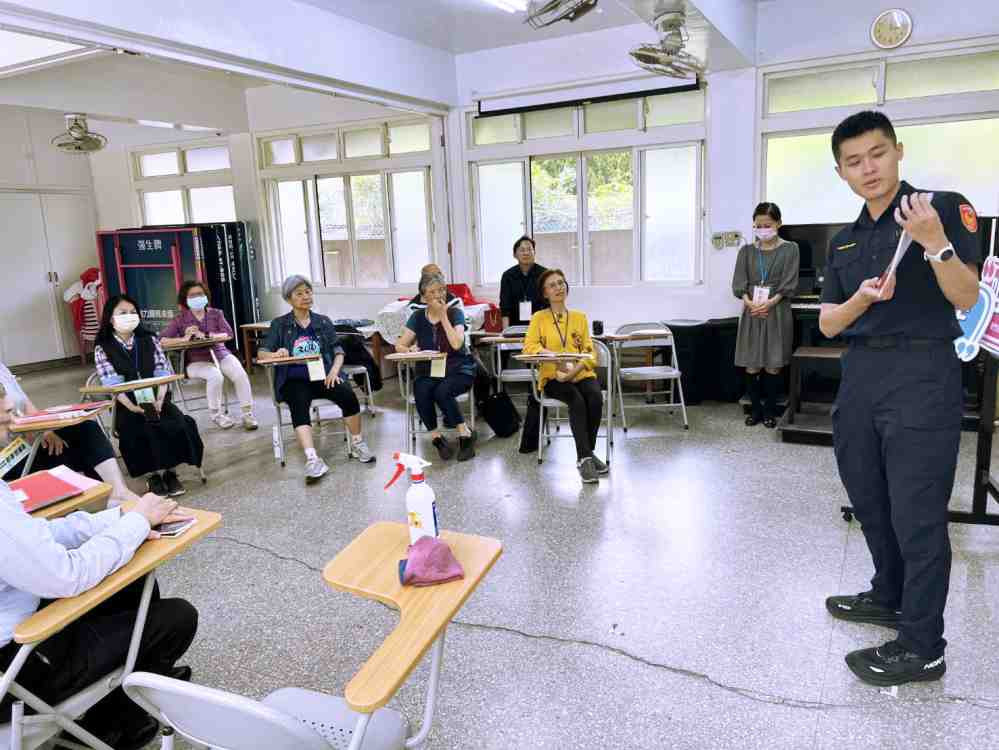 共築全民防詐安全網　竹市二分局東勢警前進教會宣導反詐騙提升防詐意識