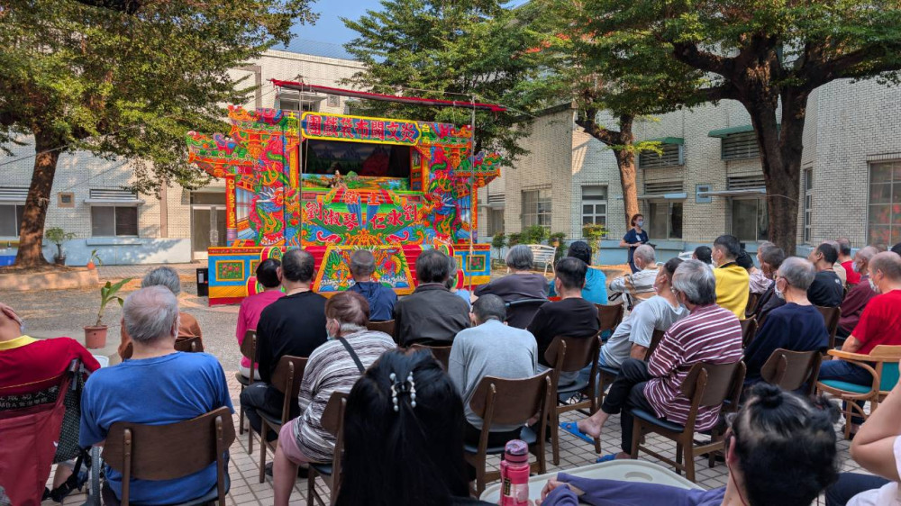 今年什時演？布袋戲登場！嘉療住民自主排座展活力