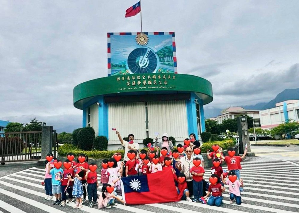 升旗典禮迎國慶好熱鬧 幼兒遊行獻最萌祝福