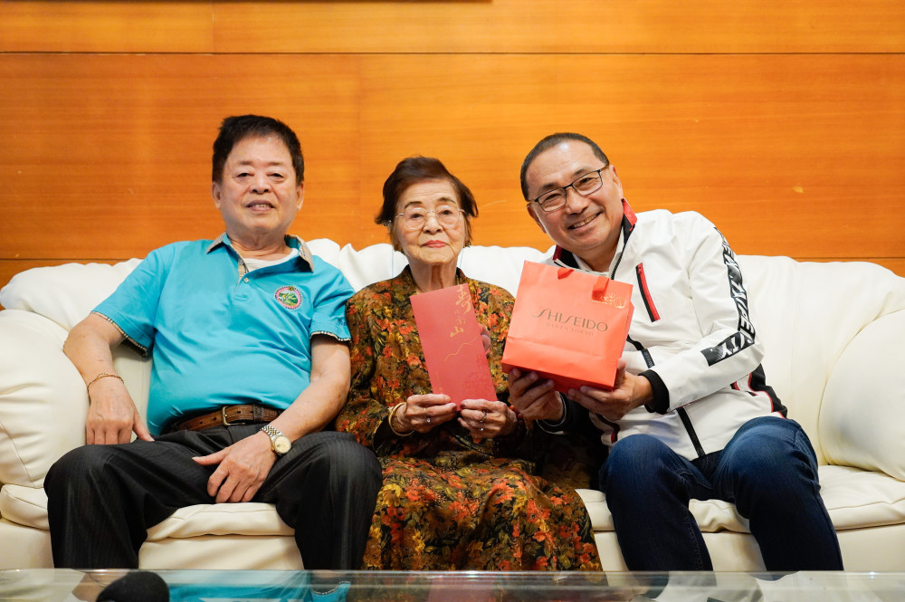 新北重陽節敬老！侯友宜拜訪101歲人瑞洪許俸