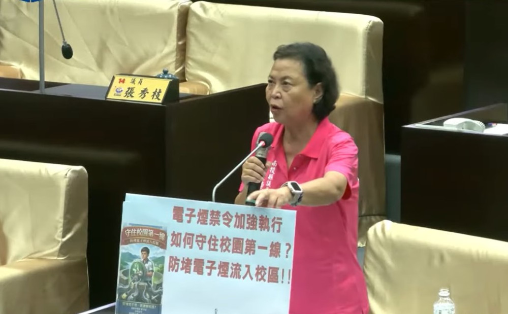 南投無警犬隊？  議員秀警犬搜菸毒籲跨局處防護