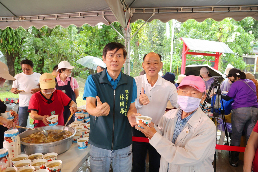 關子嶺溫泉美食節熱鬧開幕　千人排隊品嚐大鼎暖湯、夜祭踩街登場
