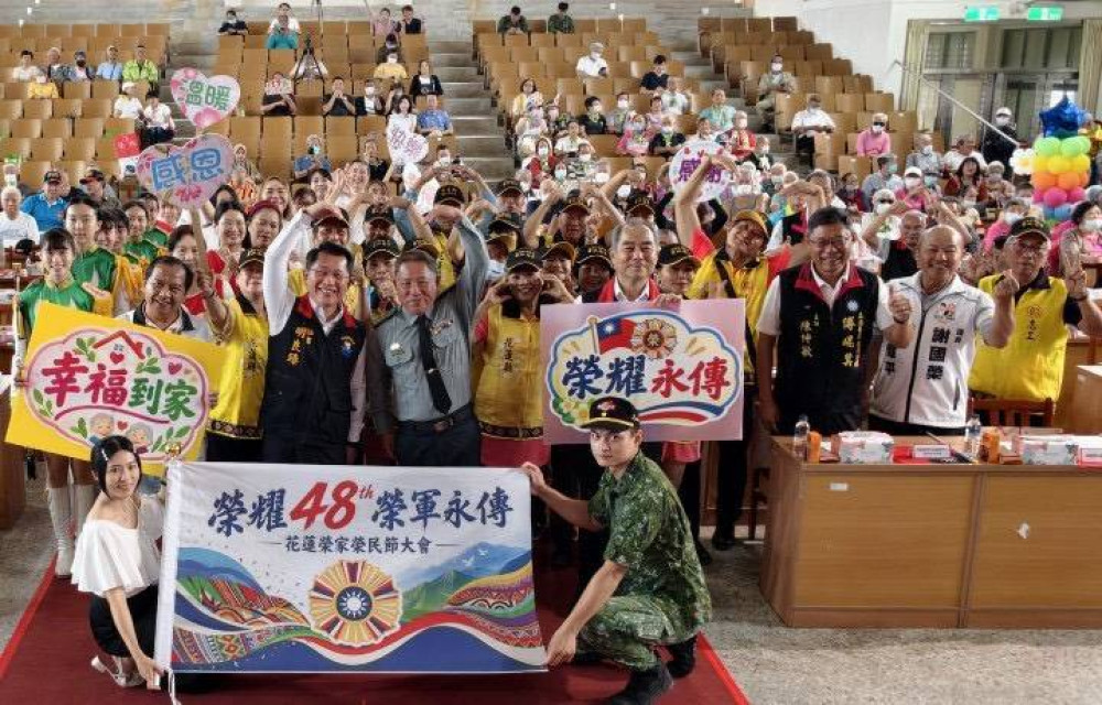 致敬榮光！榮家大閱兵、儀隊精采操槍 向老兵致敬