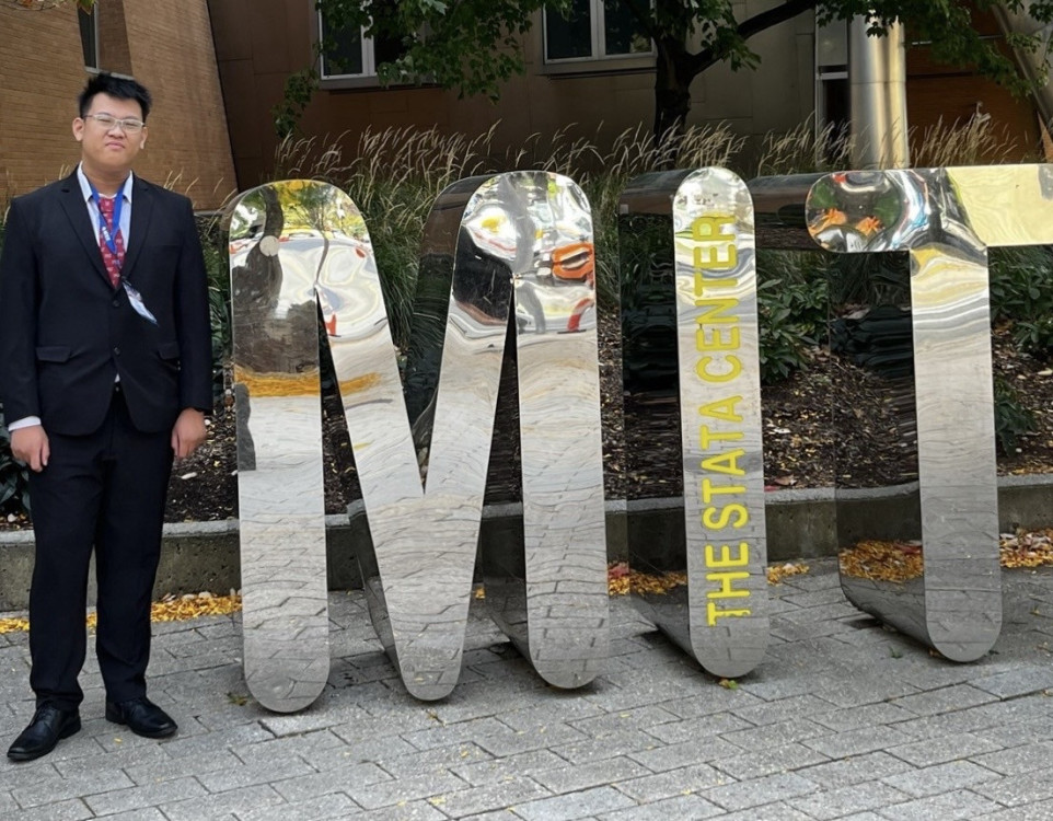 華盛頓中學WIST學生登上MIT國際學術舞台　展現物理探索實力 