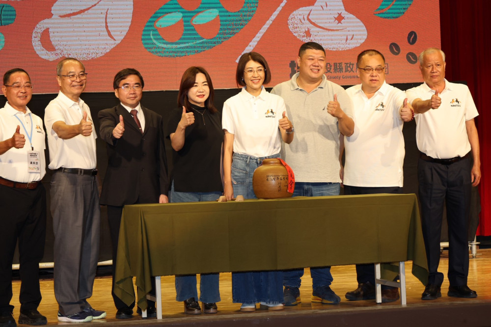 南投茶博會35展館連嗨9天  千人茶宴國慶升旗接力登場
