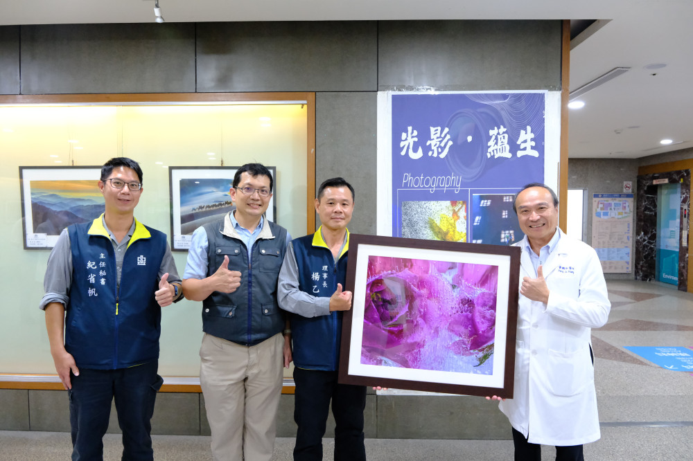 中鋼攝影社「光影・蘊生」走進小港醫院　鋼鐵職人鏡頭捕捉生命溫度