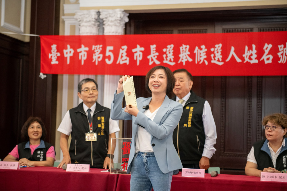 何欣純抽1號 喊「台中第一、欣好市長！」市區大車掃 首都格局拚第一