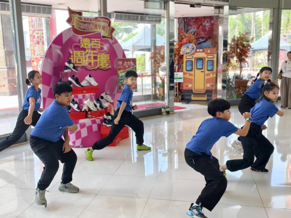 台南大遠百連續18年公益募鞋　目標募集300雙送暖10所偏鄉國小