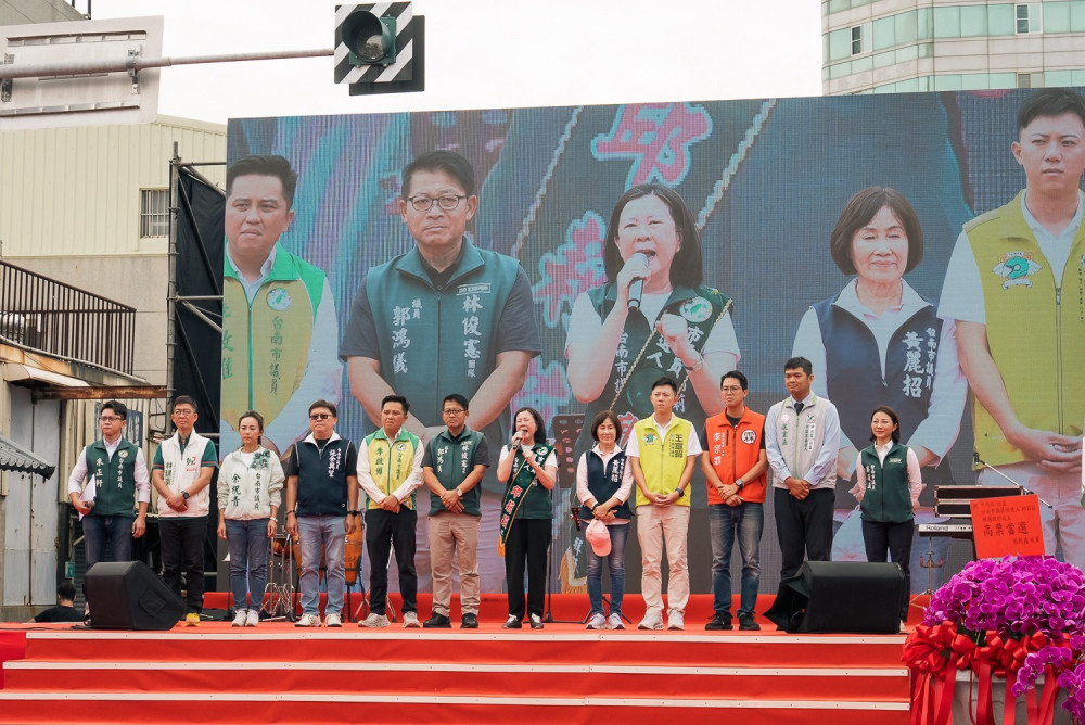 民進黨台南市議會議長邱莉莉競選總部成立湧入逾5000人