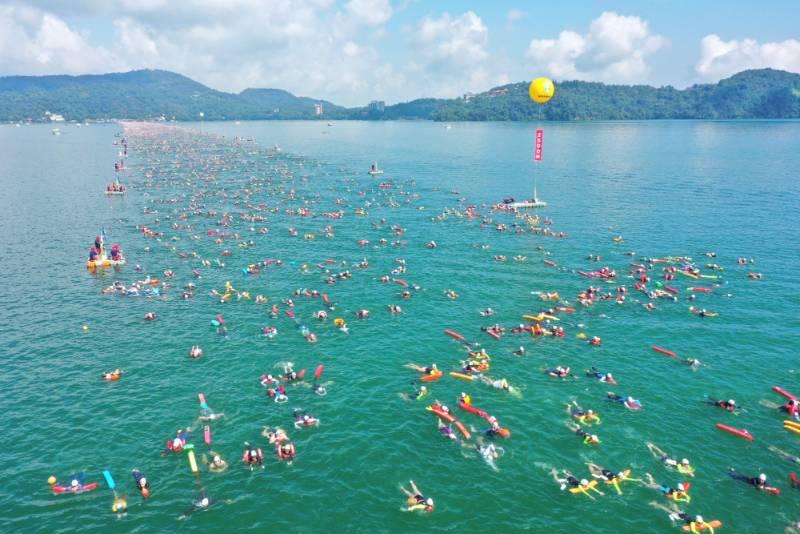 日月潭國際萬人泳渡 2萬4千多人下水挑戰