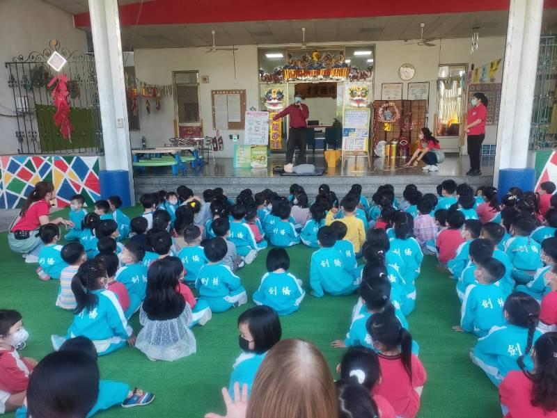 阿蓮劍橋幼兒園救護宣導 學習CPR+AED救命術
