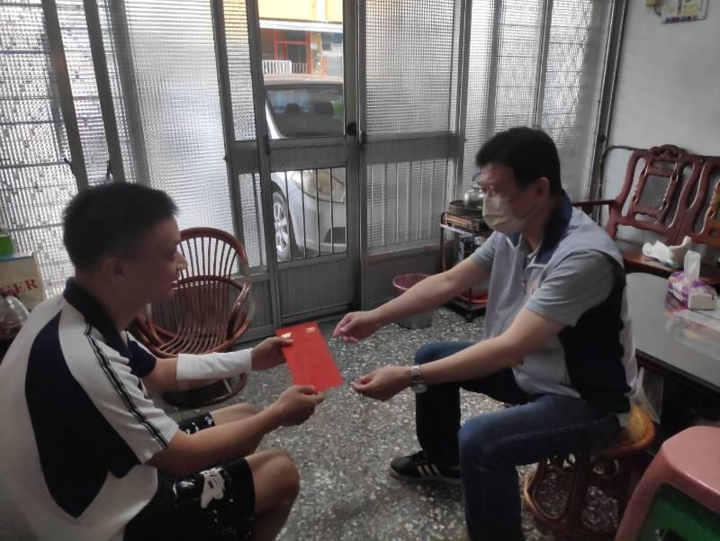 台南軍人服務站新營慰問因公受傷國軍官兵